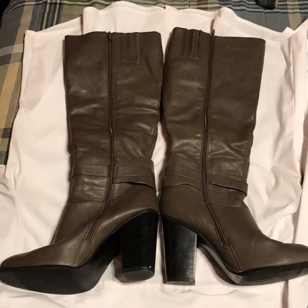 High heel boots